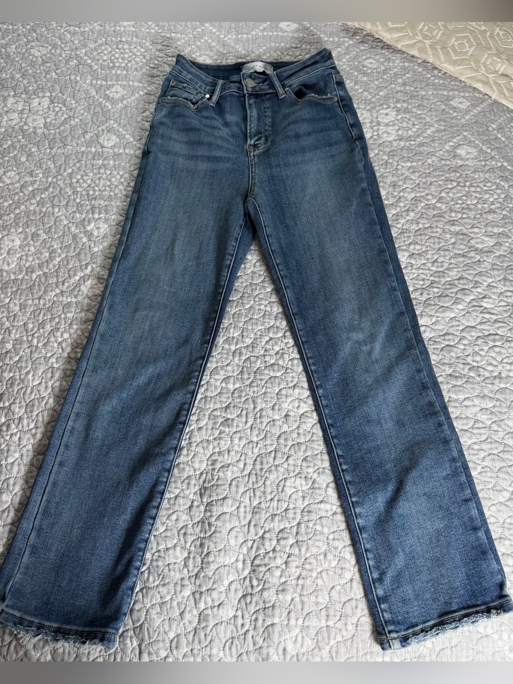 Risen Women's Straight-Leg Jeans in Dark Blue Wash. size 3/26.
